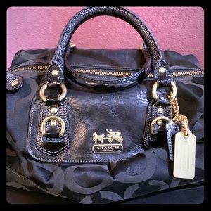 COACH Signature Collection (shoulder bag purse)